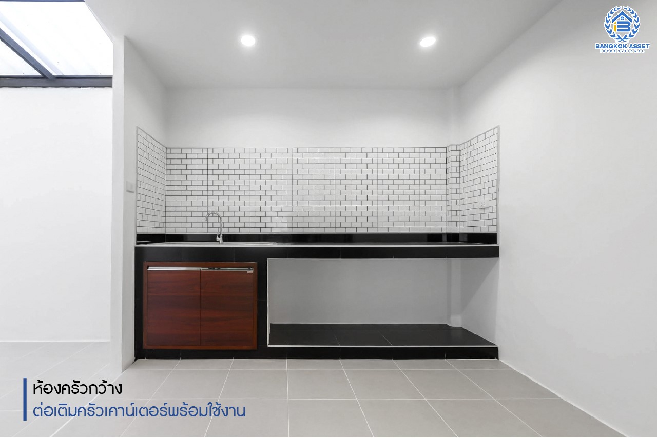 บ้านมือสองตกแต่งใหม่ บนทำเลที่ดีที่สุด! หน้าโครงการติด MRT "สถานีไทรม้า" ม.ซื่อตรง พระนั่งเกล้า-ท่าอิฐ ทาวน์เฮ้าส์หลังใหญ่ เนื้อที่ 26 ตร.ว. ฟังก์ชันจัดเต็ม 3 ห้องนอน 2 ห้องน้ำ 2 ที่จอดรถ ทำเลใกล้ เซ็นทรัลรัตนาธิเบศร์ และทางด่วน "งามวงศ์วาน"